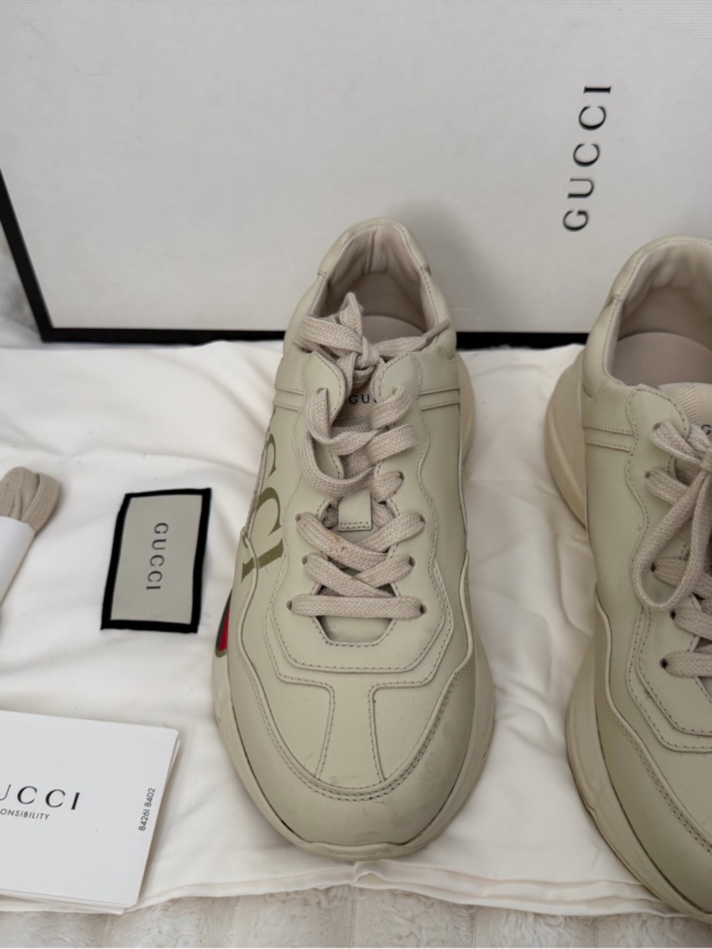 Gucci Beige Laces and Branded Dust Bag Accessories - Picture 8 of 8